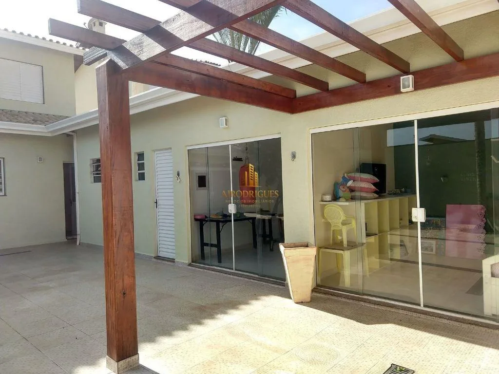 Casa em Condomínio para Locação em São Roque, Bairro do Cambará, 3 dormitórios, 1 suíte, 4 banheiros, 4 vagas