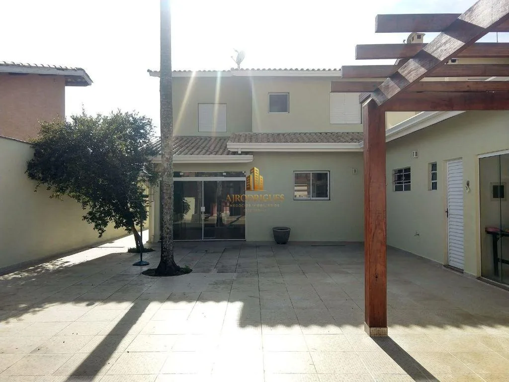 Casa em Condomínio para Locação em São Roque, Bairro do Cambará, 3 dormitórios, 1 suíte, 4 banheiros, 4 vagas