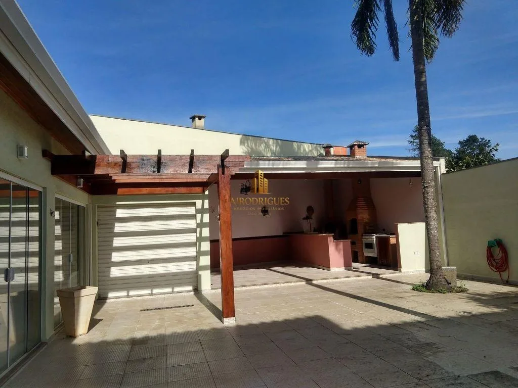 Casa em Condomínio para Locação em São Roque, Bairro do Cambará, 3 dormitórios, 1 suíte, 4 banheiros, 4 vagas