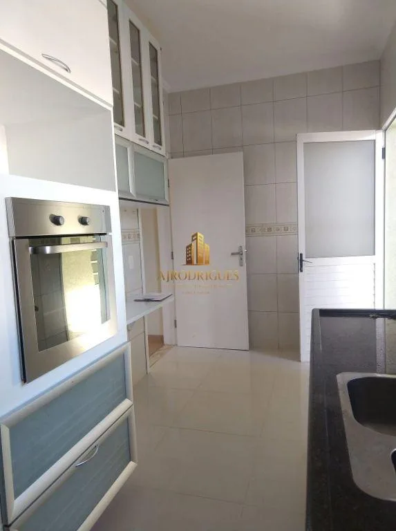 Casa em Condomínio para Locação em São Roque, Bairro do Cambará, 3 dormitórios, 1 suíte, 4 banheiros, 4 vagas