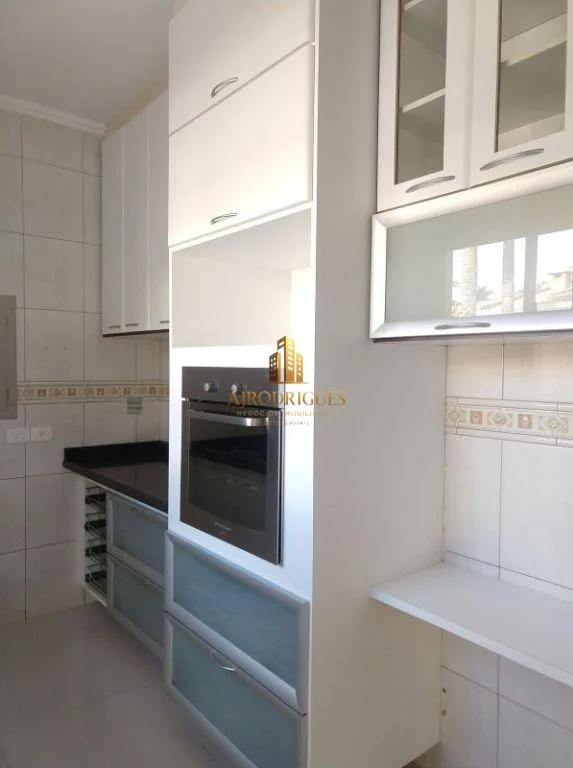 Casa em Condomínio para Locação em São Roque, Bairro do Cambará, 3 dormitórios, 1 suíte, 4 banheiros, 4 vagas