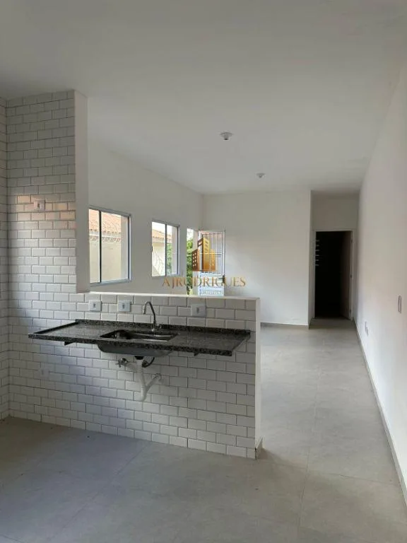 Casa para Venda em Mairinque, Reneville, 2 dormitórios, 1 suíte, 2 banheiros, 2 vagas