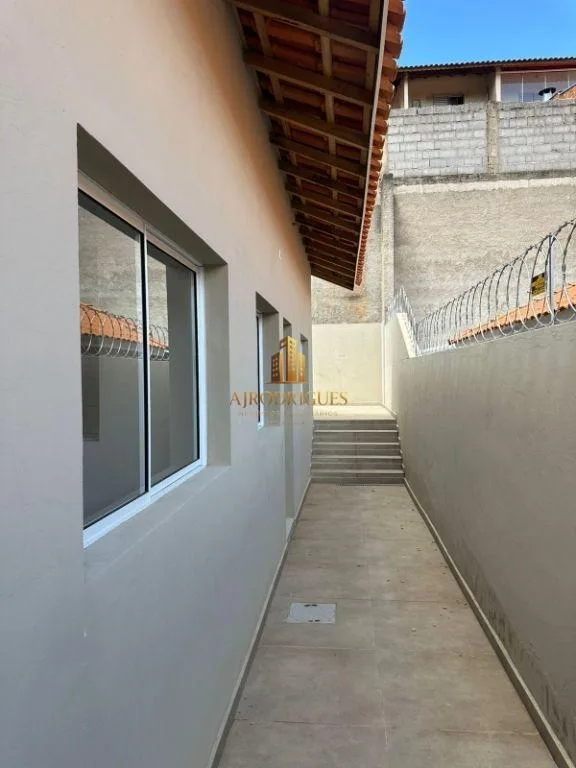 Casa para Venda em Mairinque, Reneville, 2 dormitórios, 1 suíte, 2 banheiros, 2 vagas