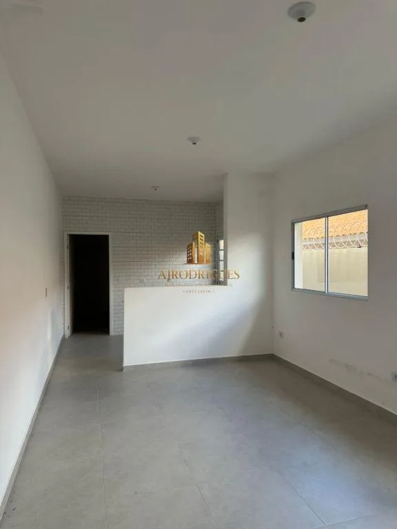 Casa para Venda em Mairinque, Reneville, 2 dormitórios, 1 suíte, 2 banheiros, 2 vagas