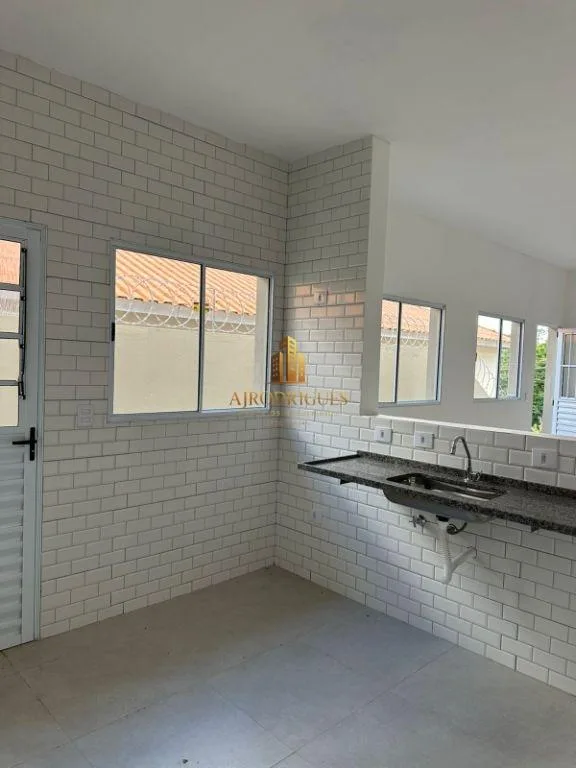 Casa para Venda em Mairinque, Reneville, 2 dormitórios, 1 suíte, 2 banheiros, 2 vagas