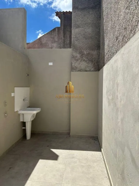 Casa para Venda em Mairinque, Reneville, 2 dormitórios, 1 suíte, 2 banheiros, 2 vagas