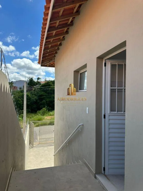 Casa para Venda em Mairinque, Reneville, 2 dormitórios, 1 suíte, 2 banheiros, 2 vagas