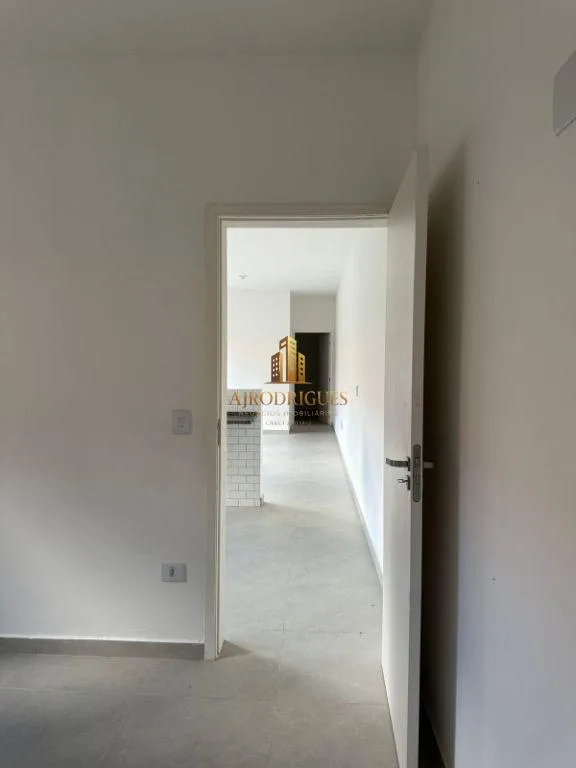 Casa para Venda em Mairinque, Reneville, 2 dormitórios, 1 suíte, 2 banheiros, 2 vagas