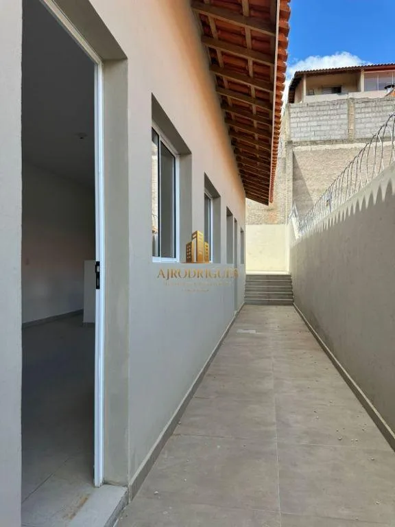 Casa para Venda em Mairinque, Reneville, 2 dormitórios, 1 suíte, 2 banheiros, 2 vagas