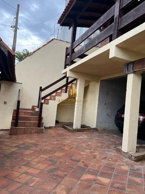 Sobrado para Venda em São Roque, Jardim Villaça, 3 dormitórios, 3 suítes, 3 banheiros, 3 vagas