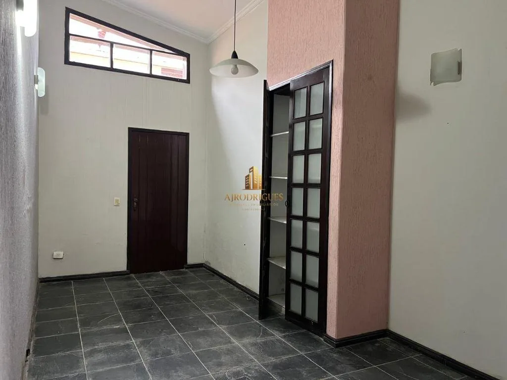 Sobrado para Venda em São Roque, Jardim Villaça, 3 dormitórios, 3 suítes, 3 banheiros, 3 vagas