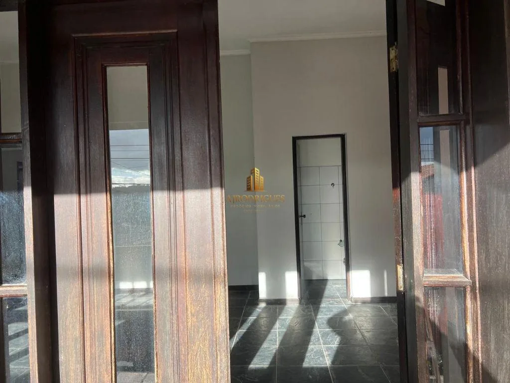 Sobrado para Venda em São Roque, Jardim Villaça, 3 dormitórios, 3 suítes, 3 banheiros, 3 vagas