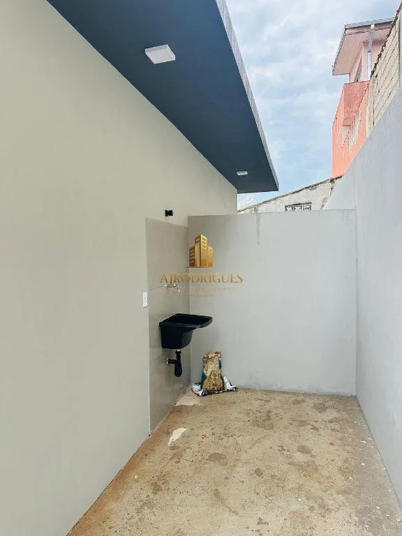 Casa para Venda em Mairinque, Reneville, 2 dormitórios, 1 suíte, 2 banheiros, 2 vagas