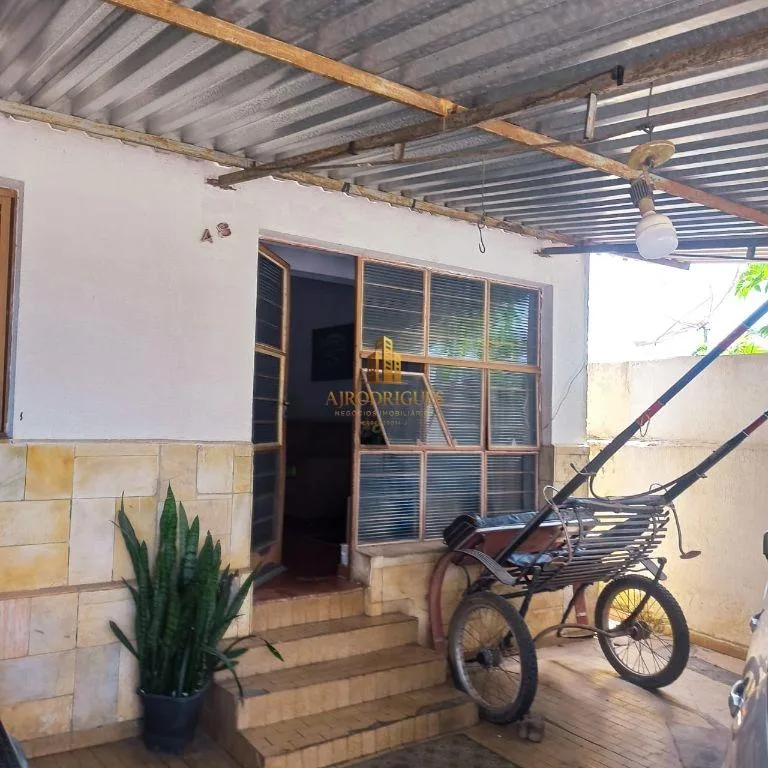 Casa para Venda em São Roque, Vila Irene, 2 dormitórios, 1 banheiro, 2 vagas