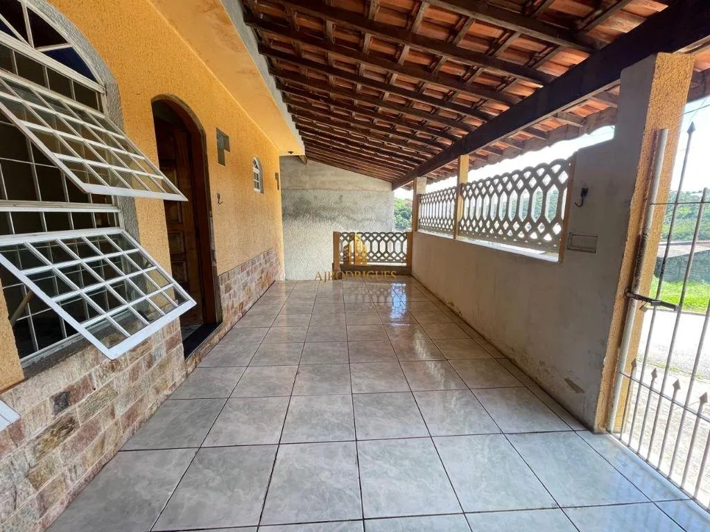 Casa para Venda em Alumínio, Não Informado, 3 dormitórios, 1 suíte, 2 banheiros, 8 vagas