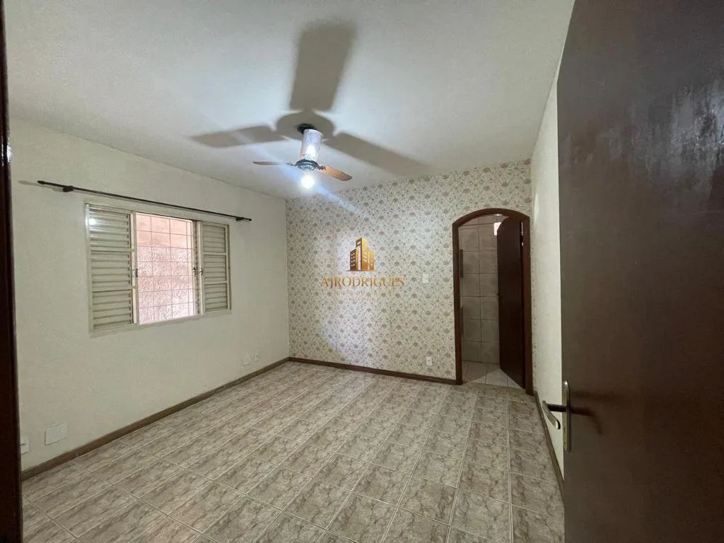Casa para Venda em Alumínio, Não Informado, 3 dormitórios, 1 suíte, 2 banheiros, 8 vagas