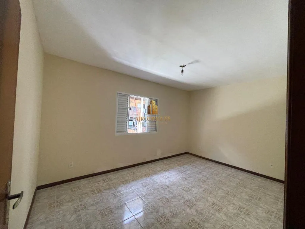 Casa para Venda em Alumínio, Não Informado, 3 dormitórios, 1 suíte, 2 banheiros, 8 vagas
