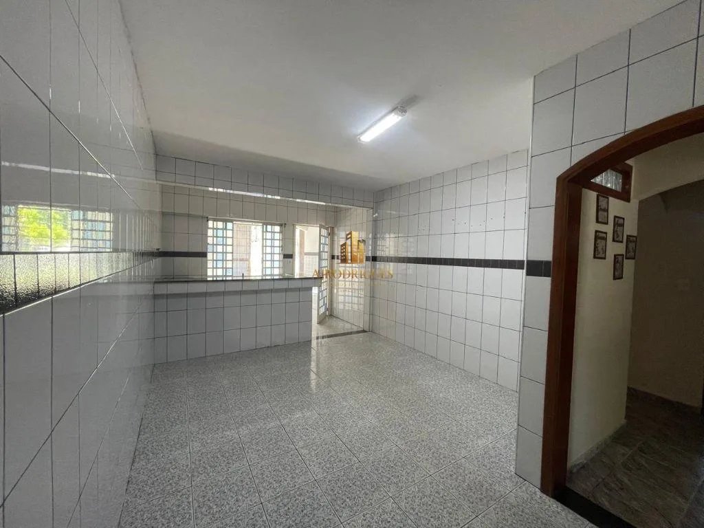 Casa para Venda em Alumínio, Não Informado, 3 dormitórios, 1 suíte, 2 banheiros, 8 vagas