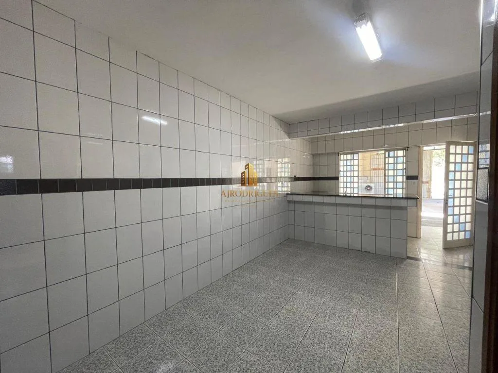 Casa para Venda em Alumínio, Não Informado, 3 dormitórios, 1 suíte, 2 banheiros, 8 vagas