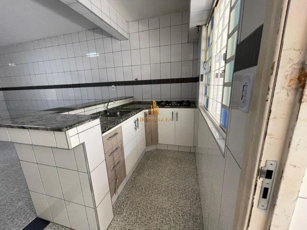 Casa para Venda em Alumínio, Não Informado, 3 dormitórios, 1 suíte, 2 banheiros, 8 vagas
