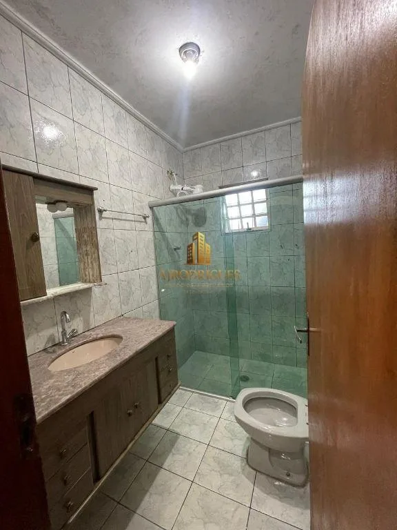 Casa para Venda em Alumínio, Não Informado, 3 dormitórios, 1 suíte, 2 banheiros, 8 vagas