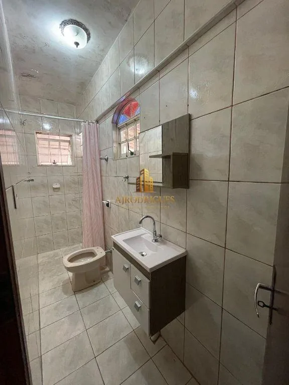 Casa para Venda em Alumínio, Não Informado, 3 dormitórios, 1 suíte, 2 banheiros, 8 vagas