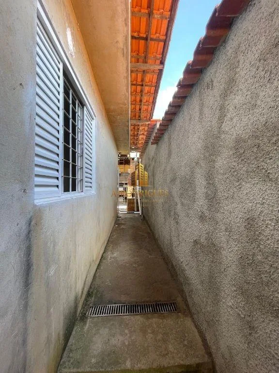 Casa para Venda em Alumínio, Não Informado, 3 dormitórios, 1 suíte, 2 banheiros, 8 vagas