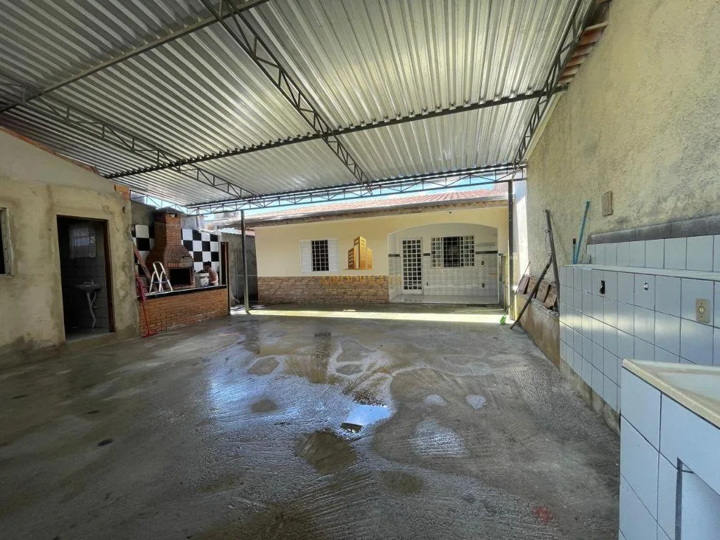 Casa para Venda em Alumínio, Não Informado, 3 dormitórios, 1 suíte, 2 banheiros, 8 vagas