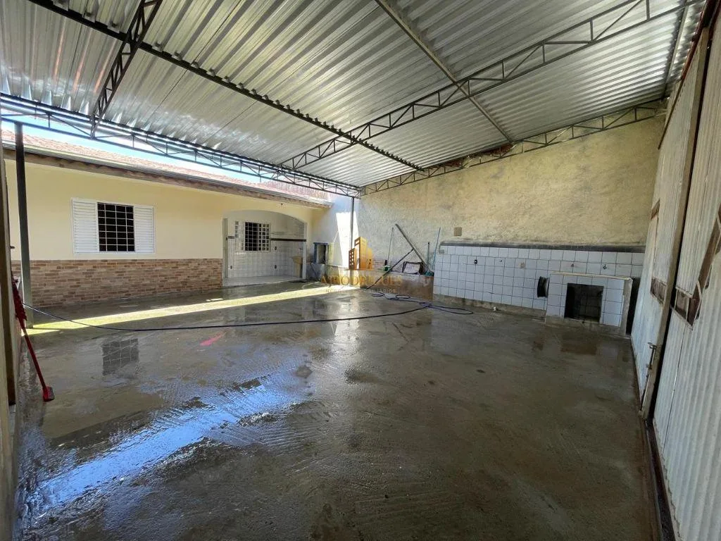 Casa para Venda em Alumínio, Não Informado, 3 dormitórios, 1 suíte, 2 banheiros, 8 vagas
