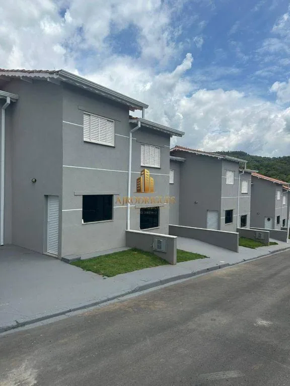 Sobrado em Condomínio para Locação em São Roque, Vila Santo Antônio, 2 dormitórios, 1 banheiro, 2 vagas