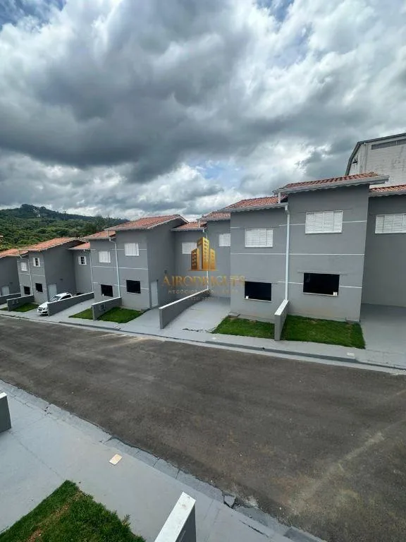 Sobrado em Condomínio para Locação em São Roque, Vila Santo Antônio, 2 dormitórios, 1 banheiro, 2 vagas