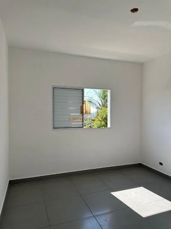 Casa para Venda em Mairinque, São José, 2 dormitórios, 1 suíte, 2 banheiros, 2 vagas