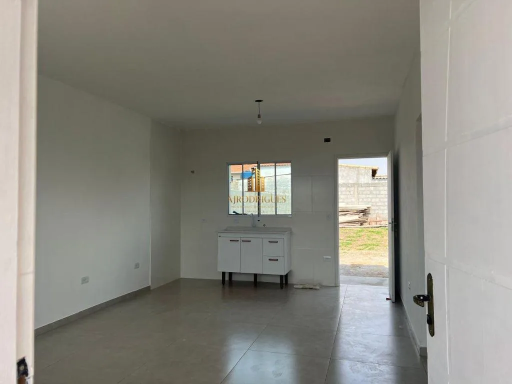 Casa para Venda em São Roque, Vila Vilma (Mailasqui), 2 dormitórios, 1 suíte, 2 banheiros, 2 vagas
