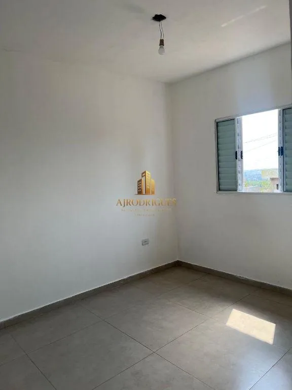 Casa para Venda em São Roque, Vila Vilma (Mailasqui), 2 dormitórios, 1 suíte, 2 banheiros, 2 vagas