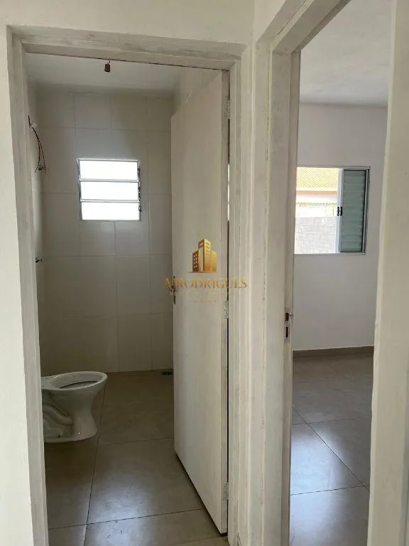 Casa para Venda em São Roque, Vila Vilma (Mailasqui), 2 dormitórios, 1 suíte, 2 banheiros, 2 vagas