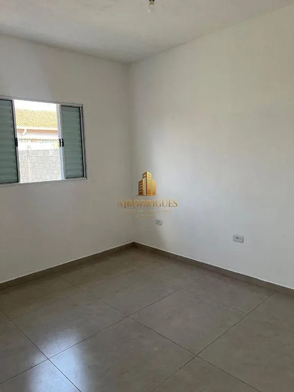 Casa para Venda em São Roque, Vila Vilma (Mailasqui), 2 dormitórios, 1 suíte, 2 banheiros, 2 vagas