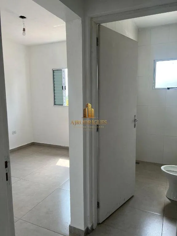 Casa para Venda em São Roque, Vila Vilma (Mailasqui), 2 dormitórios, 1 suíte, 2 banheiros, 2 vagas