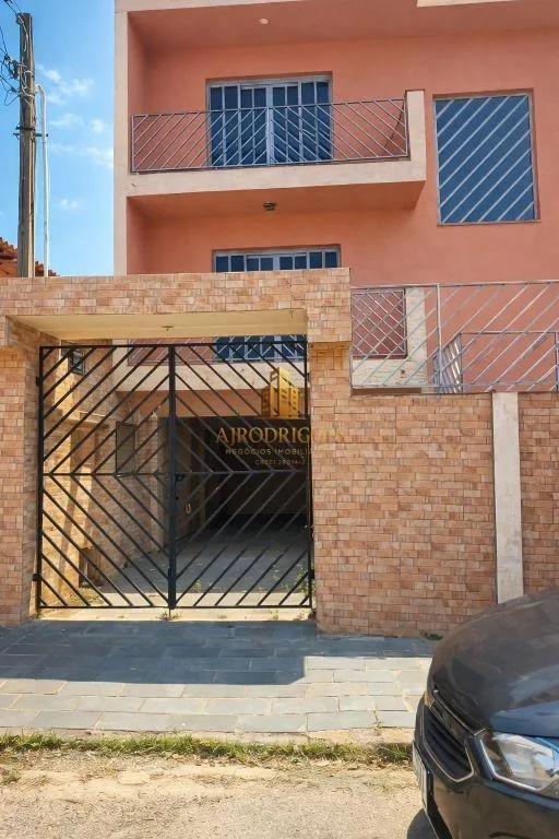 Sobrado para Venda em São Roque, Estação, 3 dormitórios, 1 suíte, 3 banheiros, 2 vagas