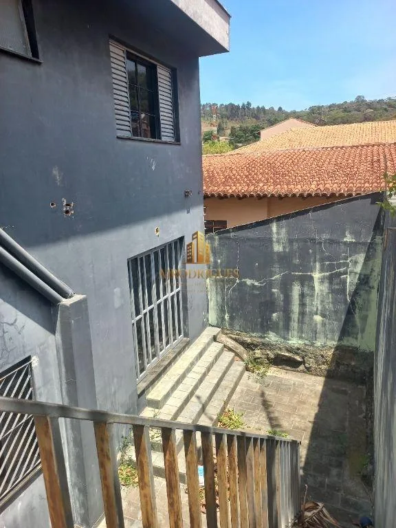 Sobrado para Venda em São Roque, Estação, 3 dormitórios, 1 suíte, 3 banheiros, 2 vagas