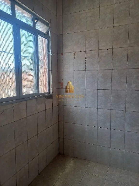 Sobrado para Venda em São Roque, Estação, 3 dormitórios, 1 suíte, 3 banheiros, 2 vagas