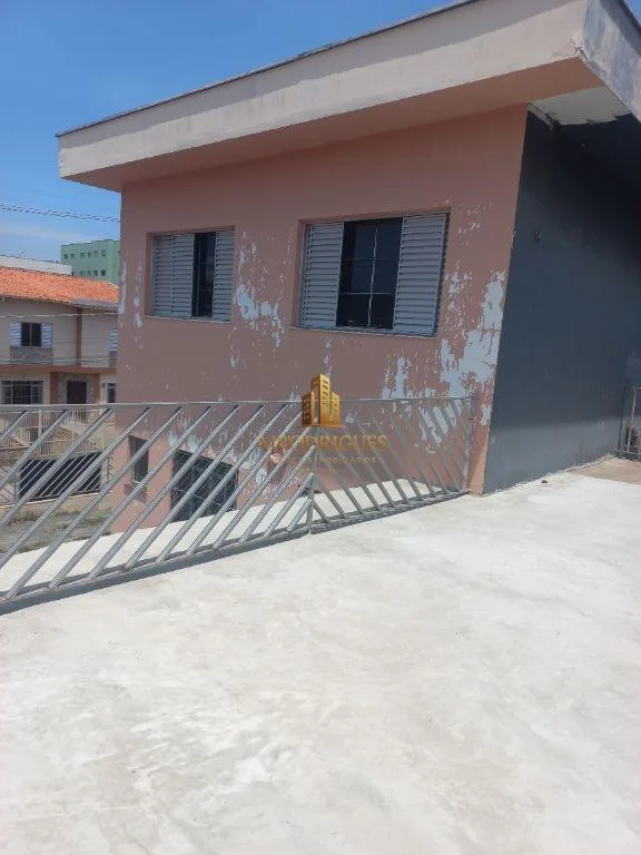 Sobrado para Venda em São Roque, Estação, 3 dormitórios, 1 suíte, 3 banheiros, 2 vagas