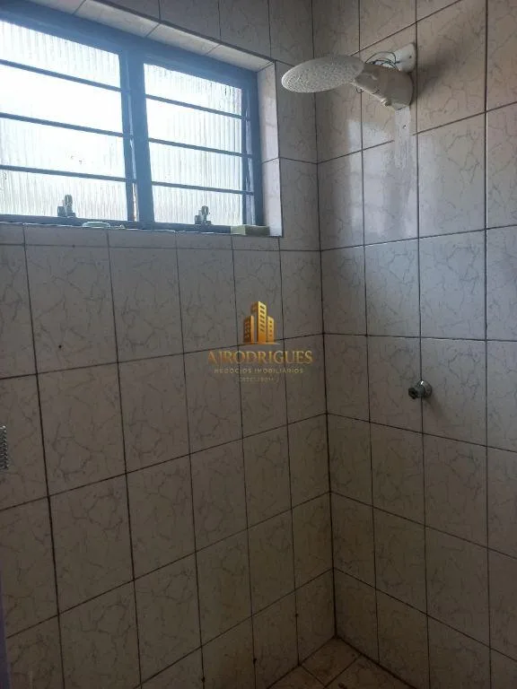 Sobrado para Venda em São Roque, Estação, 3 dormitórios, 1 suíte, 3 banheiros, 2 vagas