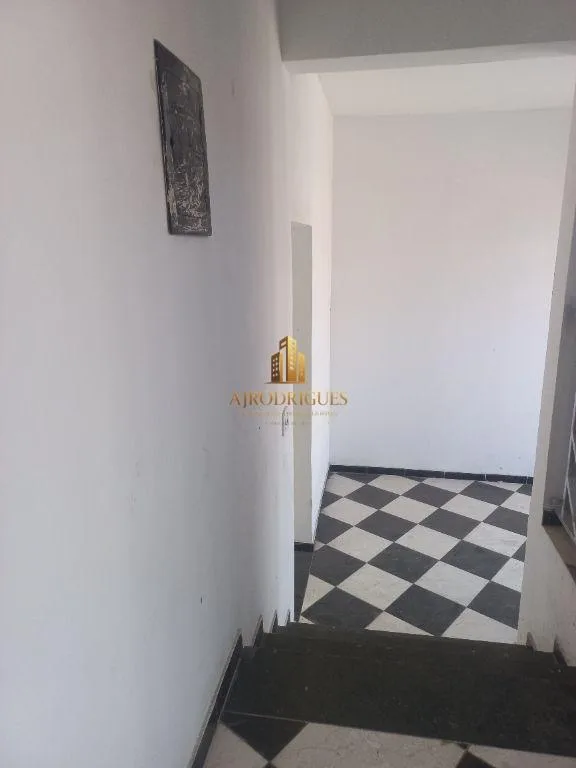Sobrado para Venda em São Roque, Estação, 3 dormitórios, 1 suíte, 3 banheiros, 2 vagas