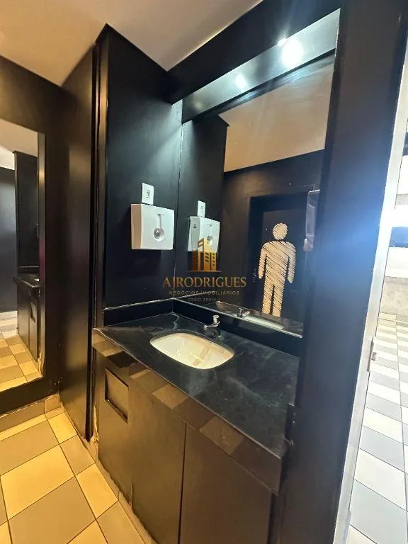 Comercial para Locação em São Roque, Centro, 4 banheiros, 5 vagas