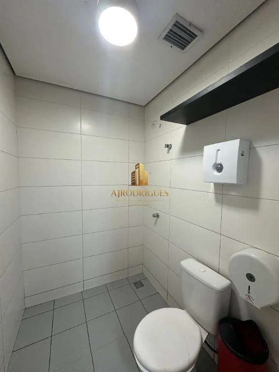 Comercial para Locação em São Roque, Centro, 4 banheiros, 5 vagas