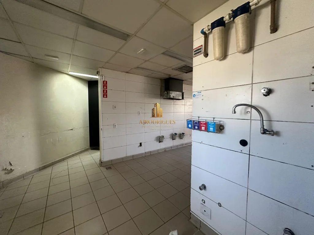Comercial para Locação em São Roque, Centro, 4 banheiros, 5 vagas