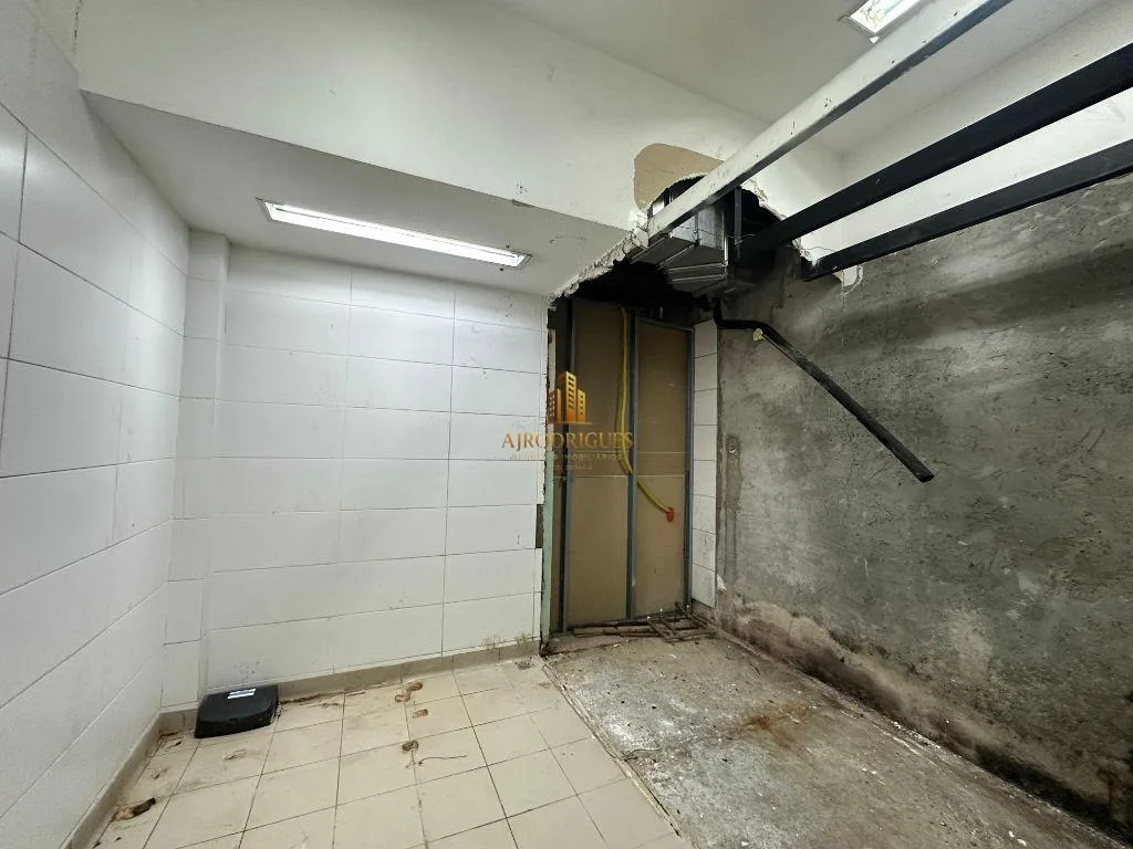 Comercial para Locação em São Roque, Centro, 4 banheiros, 5 vagas