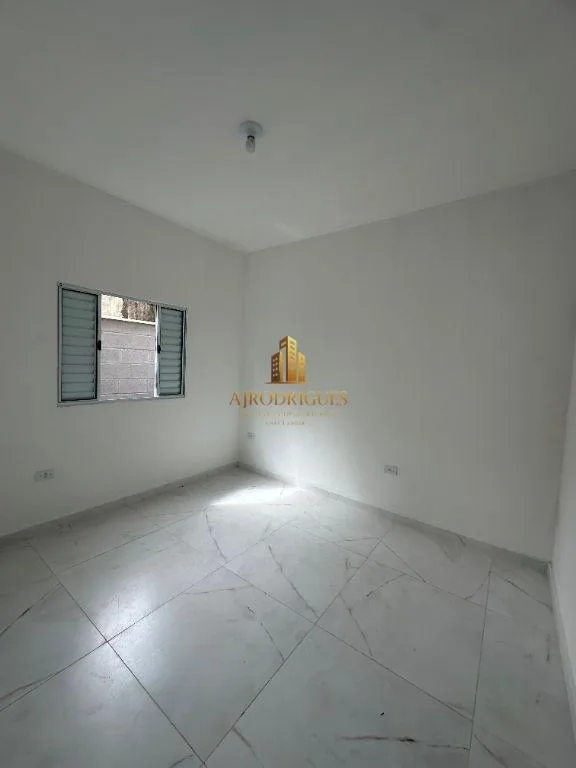 Casa para Venda em São Roque, Jardim Vinhas Do Sol (Mailasqui), 2 dormitórios, 1 suíte, 2 banheiros, 2 vagas