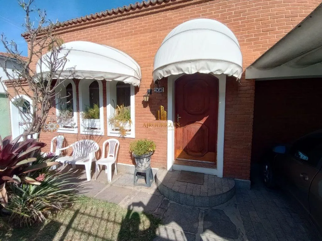 Casa para Venda em São Roque, Jardim Bandeirantes, 2 dormitórios, 1 banheiro, 1 vaga