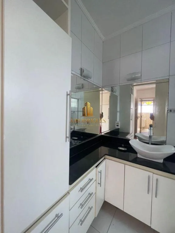Casa para Venda em São Roque, Vila Junqueira, 4 dormitórios, 2 suítes, 4 banheiros, 3 vagas